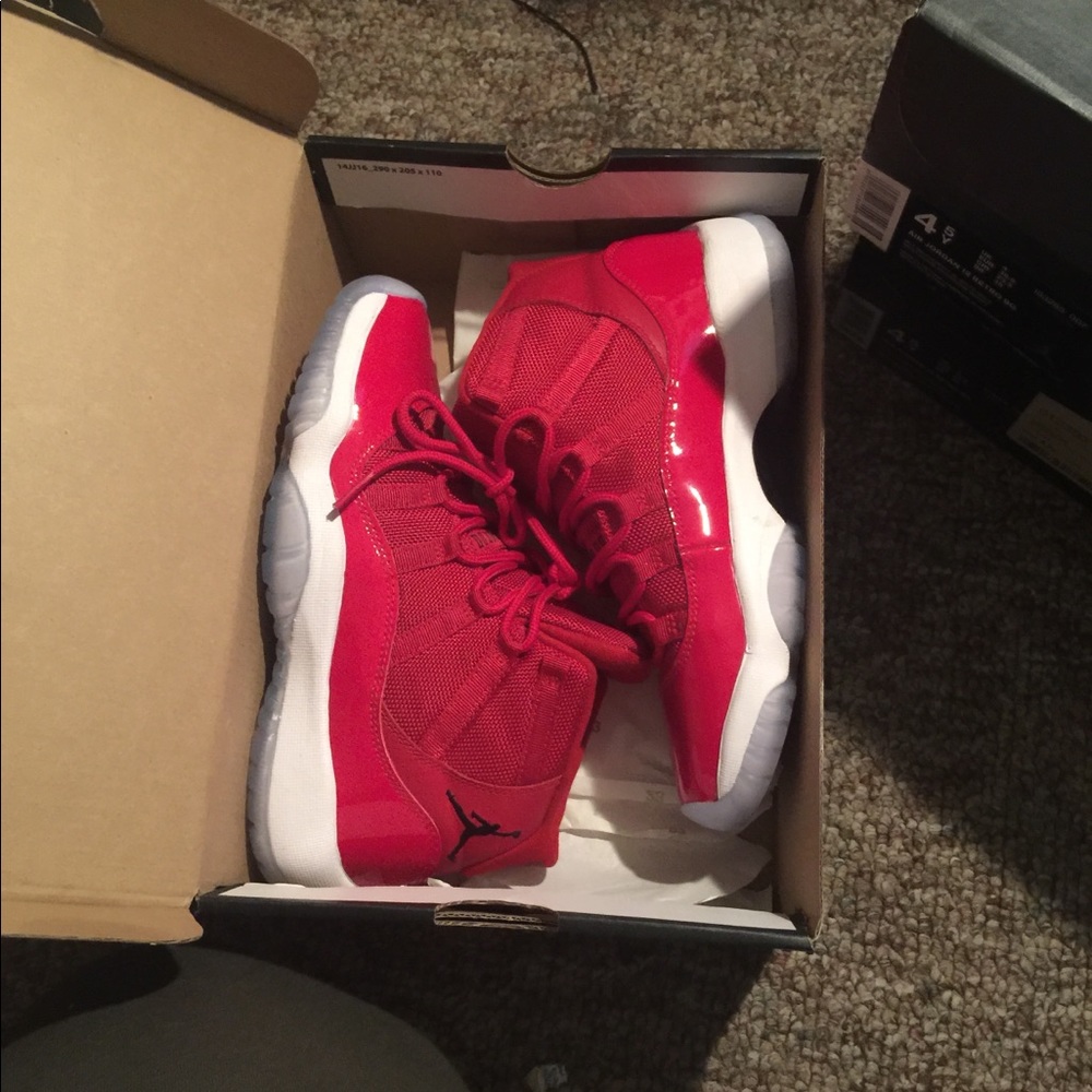 Air Jordan’s 11 retro 6 women’s / 4.5 youth
